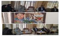 دیدار مدیر شبکه بهداشت و درمان شهرستان سملقان با مادر شهید در هفته دفاع مقدس 